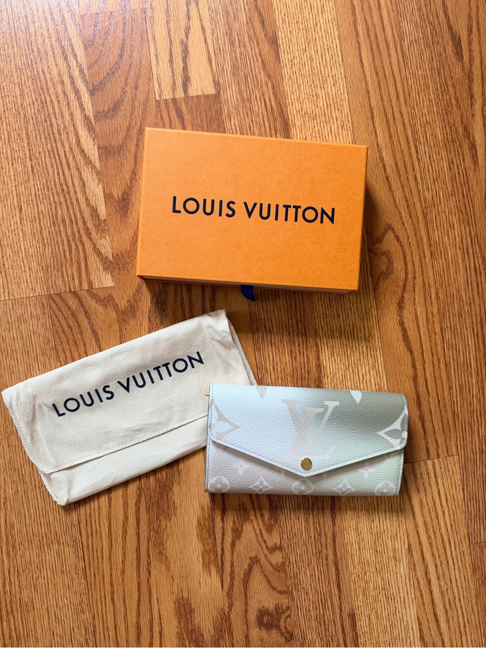 Louis Vuitton Sarah Wallet M81276 NIB